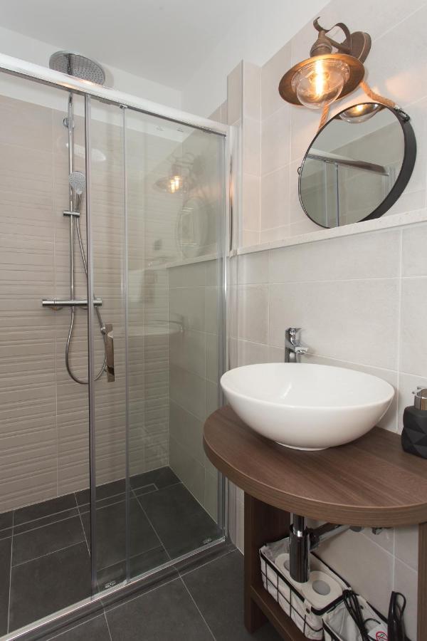 Amaizing Apartment Near Airport Kastel Stafilic Ngoại thất bức ảnh