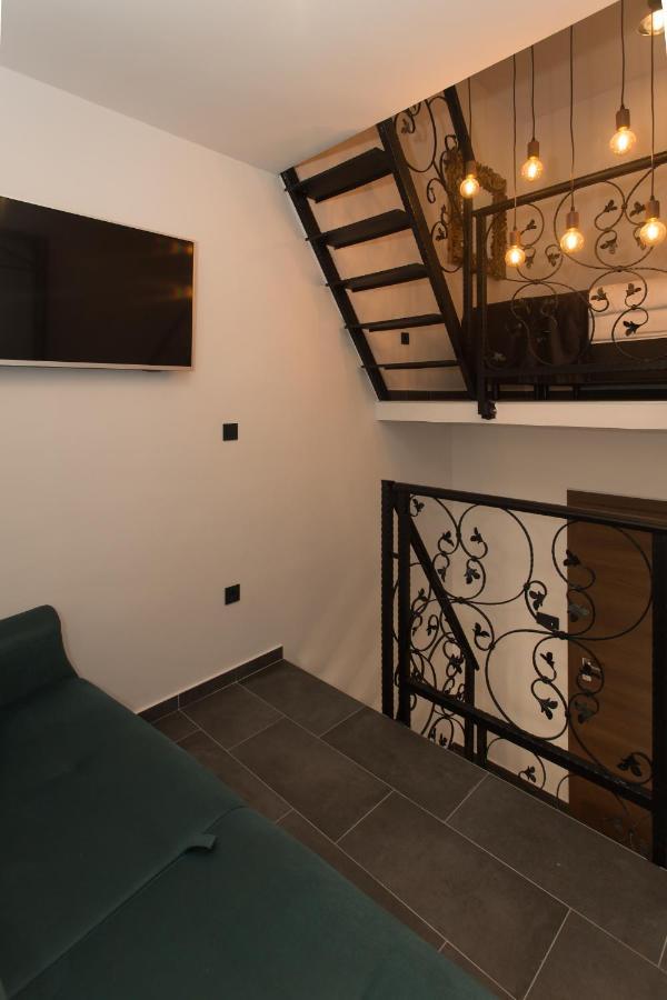 Amaizing Apartment Near Airport Kastel Stafilic Ngoại thất bức ảnh